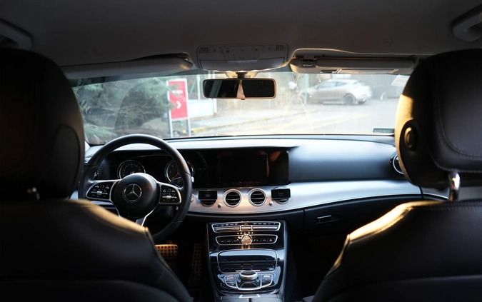 Mercedes-Benz Klasa E cena 99999 przebieg: 177967, rok produkcji 2018 z Kraków małe 172